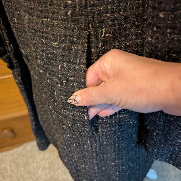 DKNY Women’s Sz 12 Ruffled Black & White Tweed Wool Blend Lined Coat DKNY Coat - Picture 5 of 13